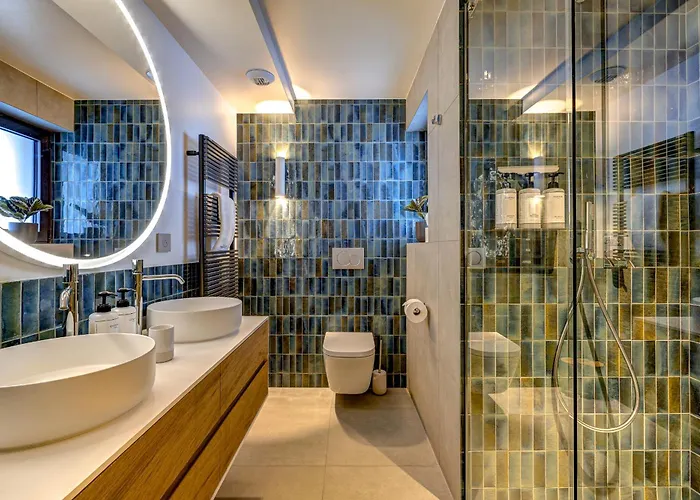 Josephine, Les Bois Chalet