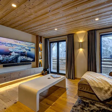 Josephine, Les Bois Chalet *