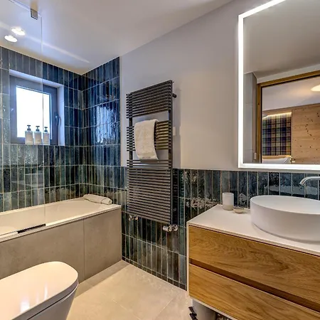 Chalet Josephine, Les Bois